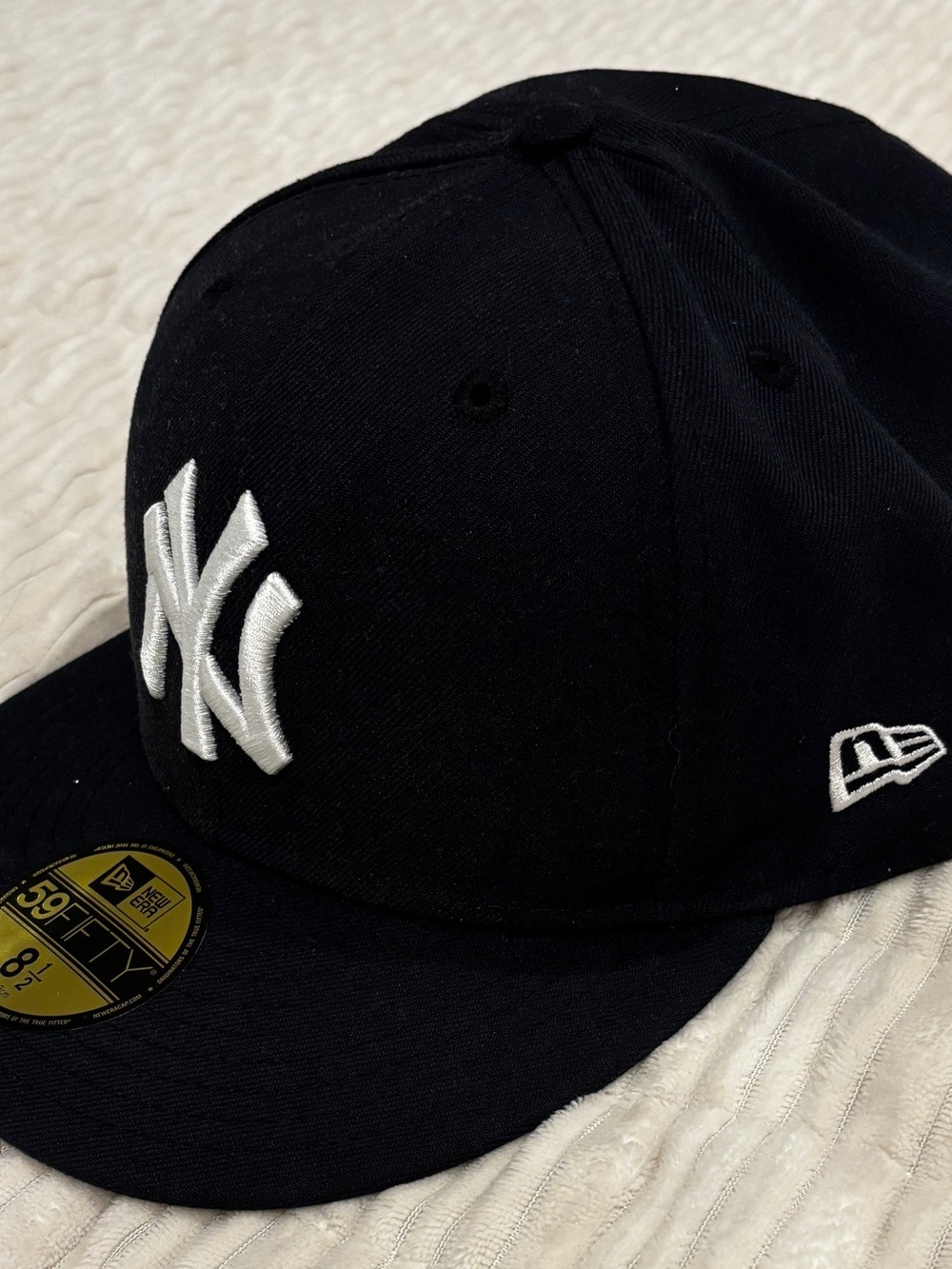 NWT New Era 59FIFTY NY Yankees Black Fitted Hat Size 8 1/2 MLB